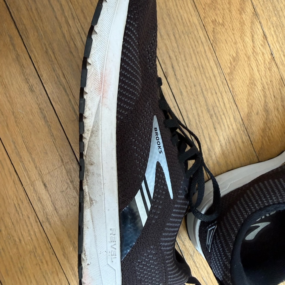 Brooks Revel Black Running Shoes - Picture 2 of 5